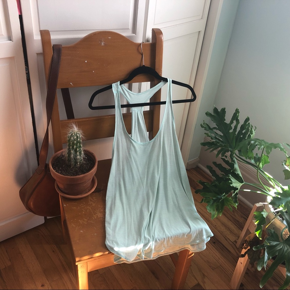 Lululemon 105 singlet tank // seafoam green